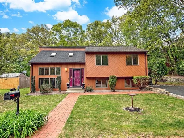 6 Birch St, Johnston, RI 02919