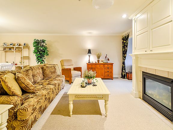 4th image of 9715 Village Ln Unit 2