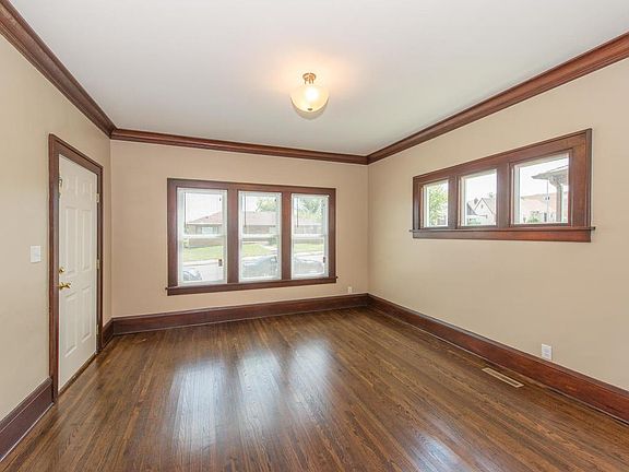 3rd image of 3639 Fremont Ave N