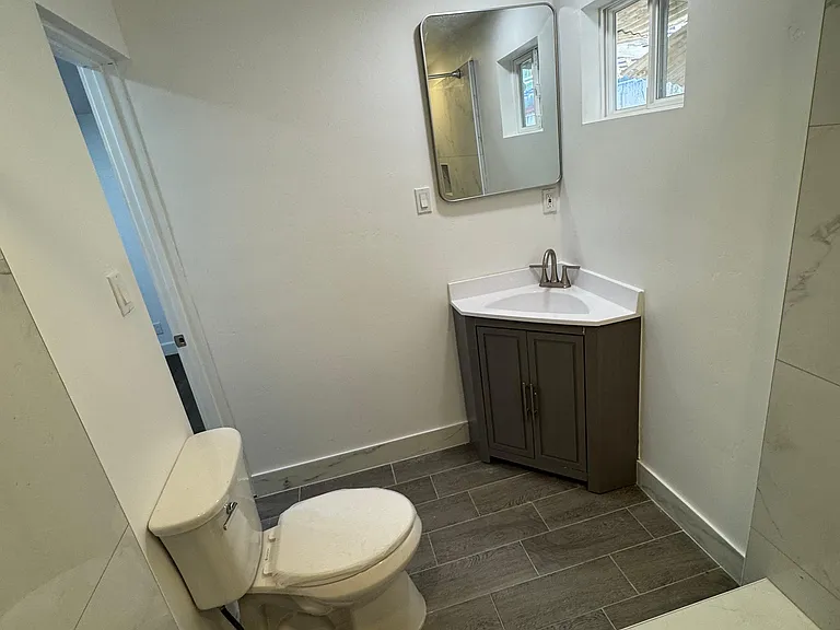 935 W 3rd Ave #1 — Photo 10