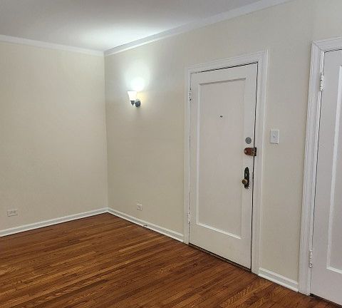 3rd image of 3229 W Ardmore Ave APT 1E