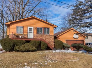 822 Southmoor Ln, Round Lake Beach, IL 60073
