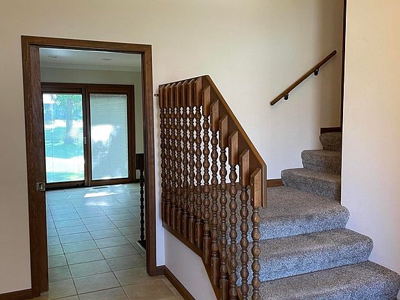 3rd image of 9841 Hickory Ln