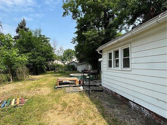 5th image of 5053 Pershing Ave