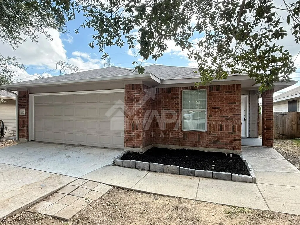 3 bed, 1770 sqft, $2,200 — Photo 2
