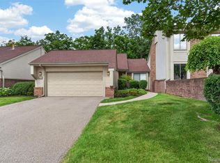 29433 W Chanticleer Dr #73, Southfield, MI 48034