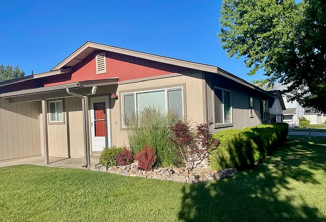 750 Robin Dr #B — Photo 2