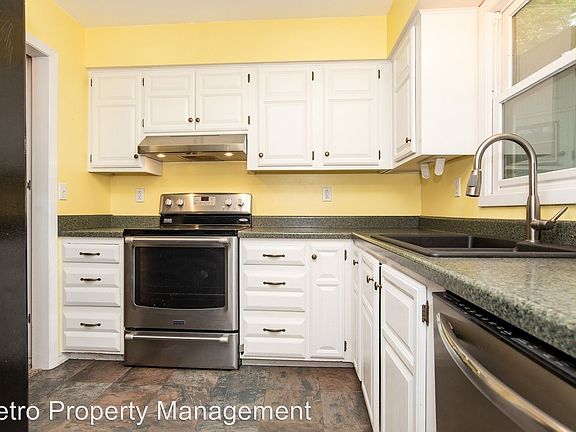 4th image of 27 Dogwood Dr