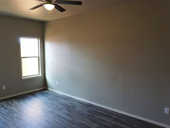 5th image of 704 Hillshire Ave #A