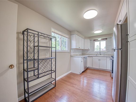 5th image of 110 Clearfield Pl