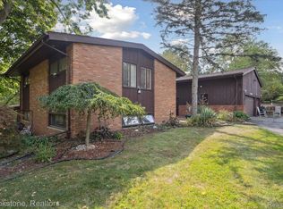 4665 W Maple Rd, Bloomfield Hills, MI