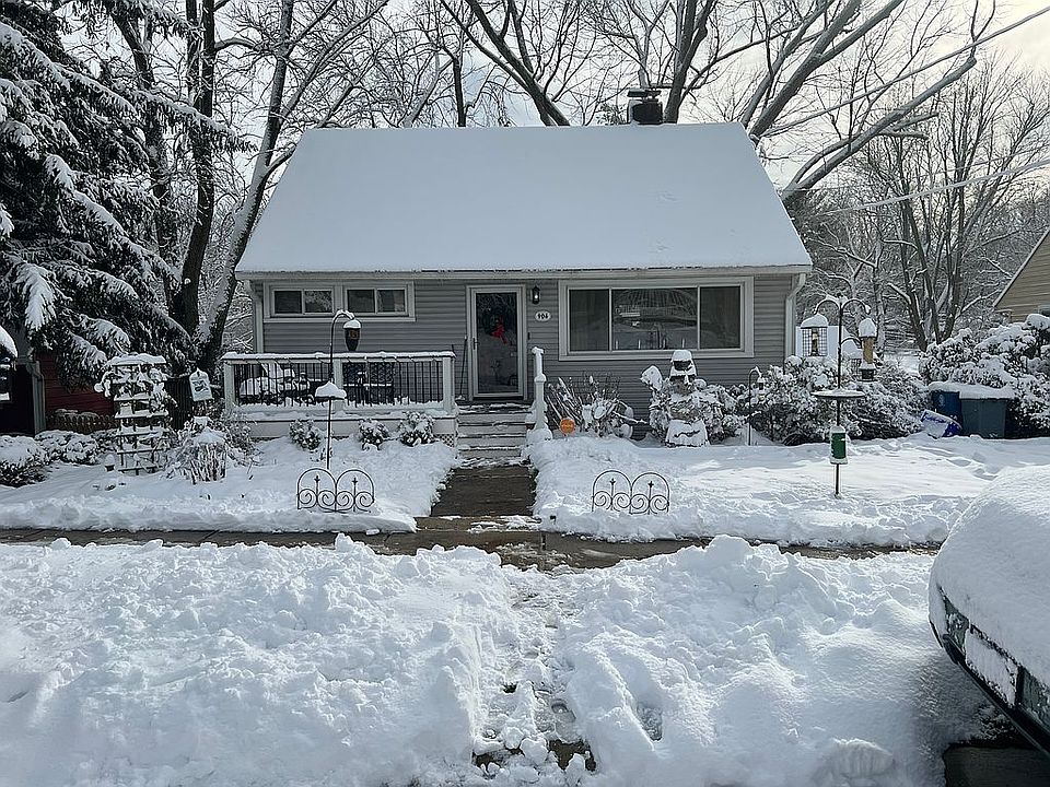 2nd image of 906 Robin Rd