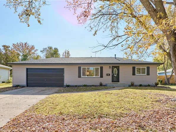 85 Country Life Dr, O Fallon, MO 63366