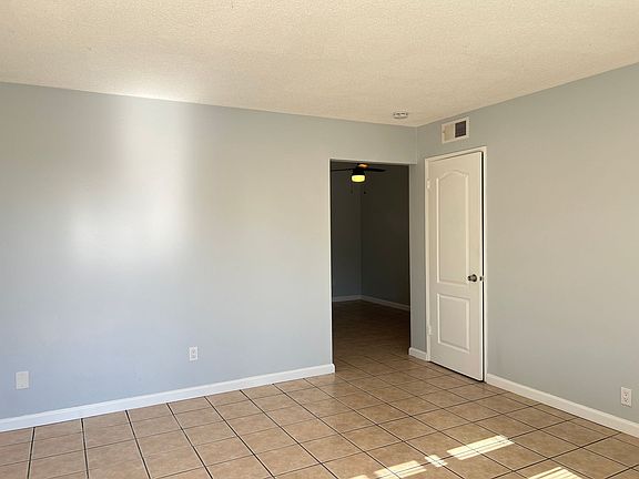 4th image of 1012 Valhalla Dr #B