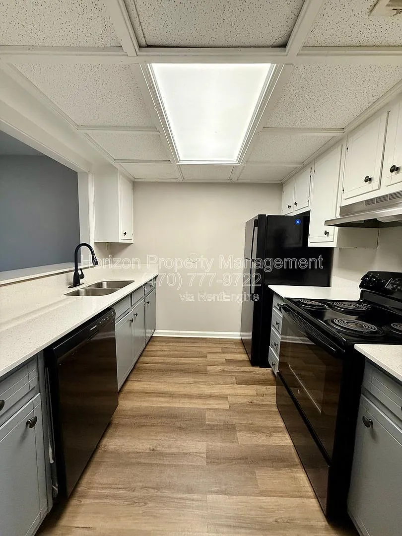 2 bed, 1.5 bath, 1024 sqft, $1,395 — Photo 2
