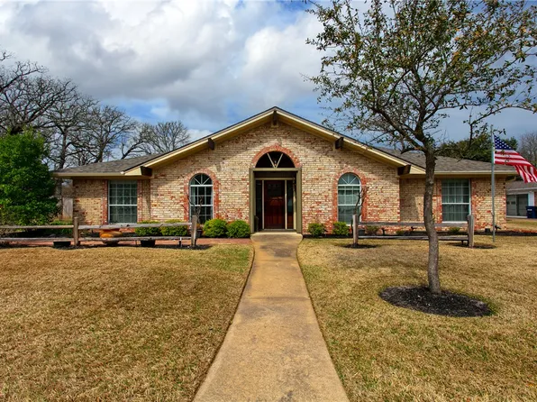 1036 Rose Cir, College Station, TX 77840