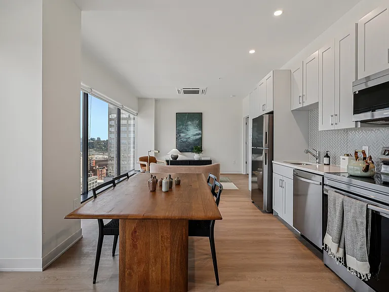 7 West 7th Apartments — Photo 14