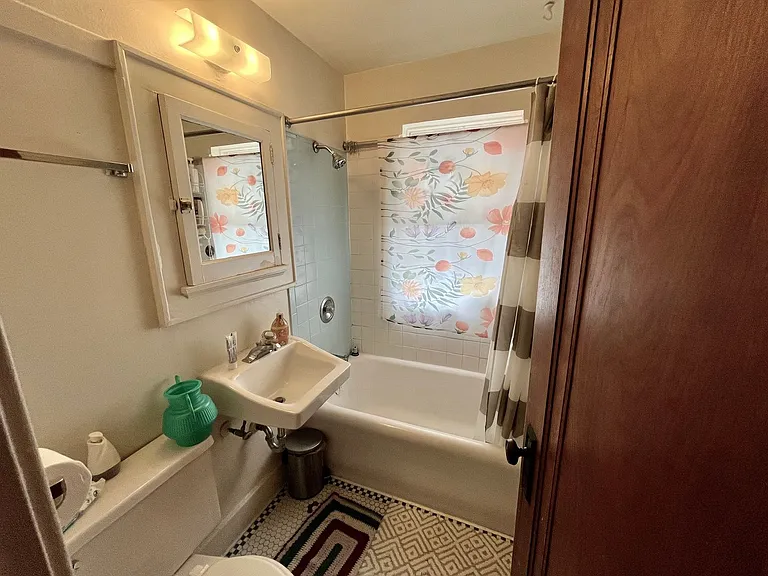 4455 N Oakland Ave — Photo 10