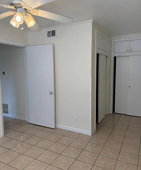 3202 Grooms St #F — Photo 8