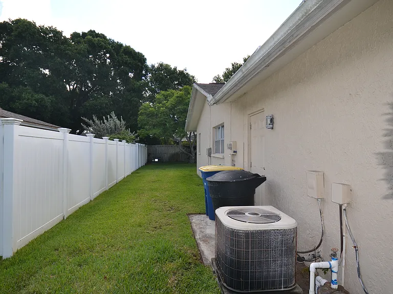 2357 White Oak Cir — Photo 37