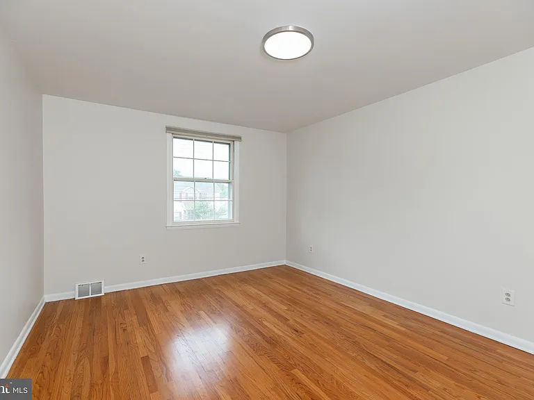 410 Woodlawn Ave — Photo 23