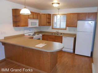 1516 Spruce Dr NE, East Grand Forks, MN 56721
