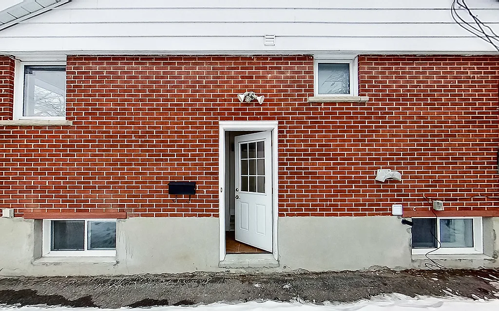 1301 Woodside Drive B — Photo 2