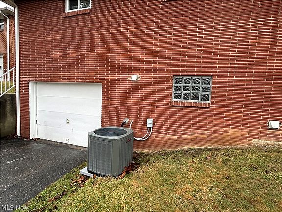 3rd image of 110 White Bell Cir