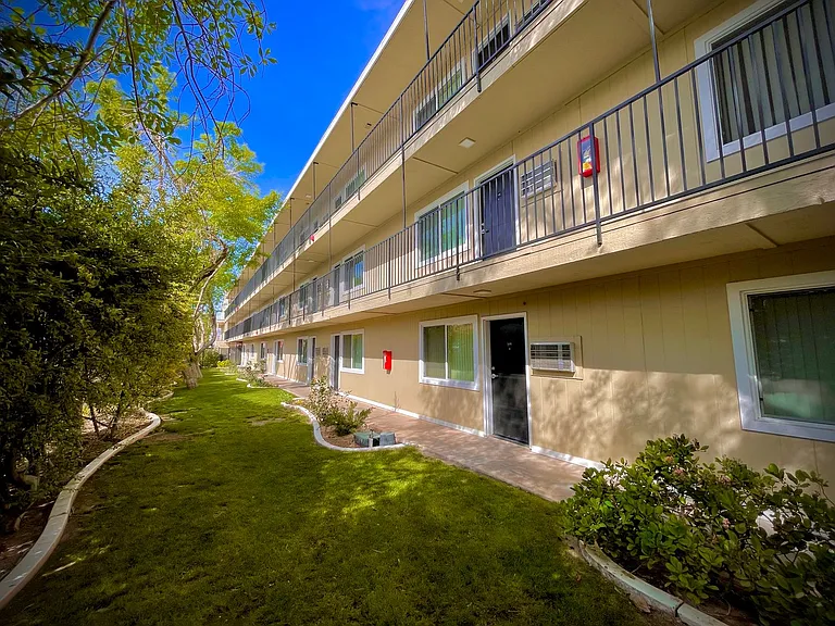 Park Avenue Apartments — Photo 40