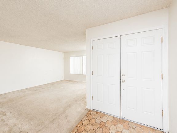 5th image of 6532 N Poplar Ave