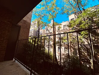 Rented by Metropolis Real Estate of Manhattan