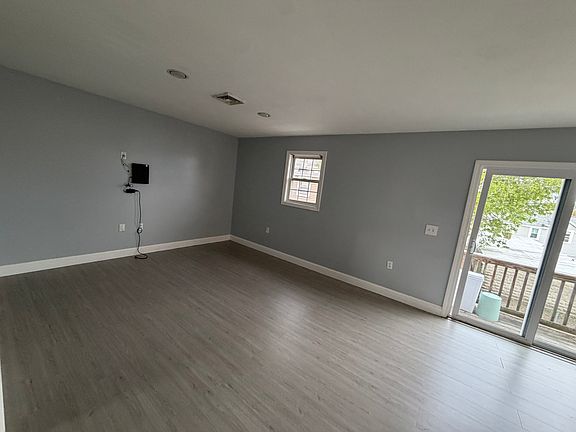 4th image of 73 Home St #73