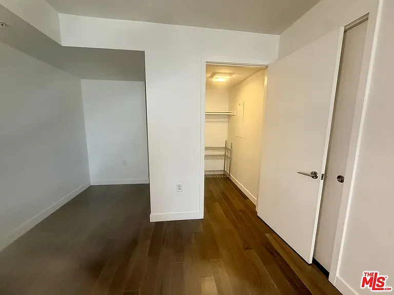 901 S Flower St #613 — Photo 23