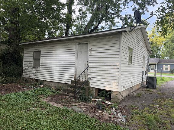 3rd image of 715 Lee St