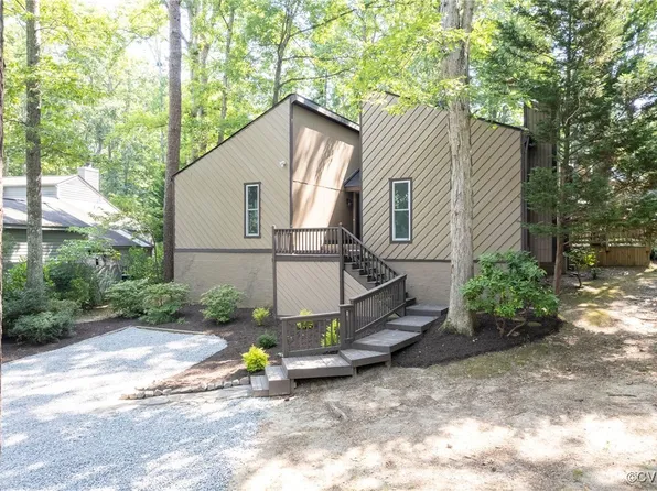3211 Fox Chase Dr, Midlothian, VA 23112