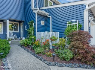 7 Spring Ct, Tinton Falls, NJ 07724