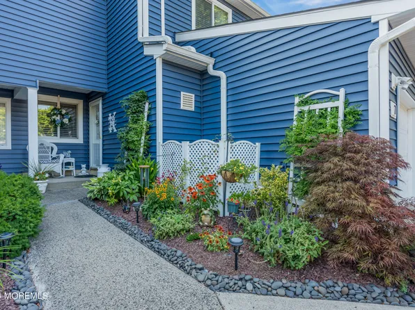 7 Spring Court, Tinton Falls, NJ 07724