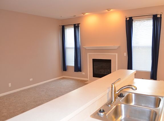 3rd image of 3885 Blackstone Dr #3885