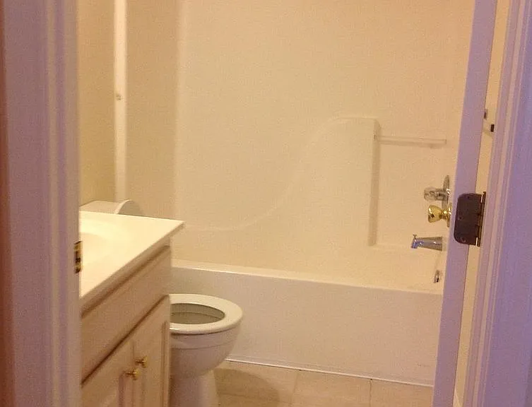 306 Brittania Dr — Photo 5
