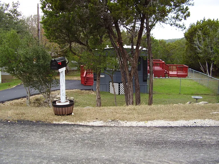 1078 Cypress Dr — Photo 2