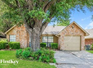 2404 Busch Dr, Arlington, TX 76014