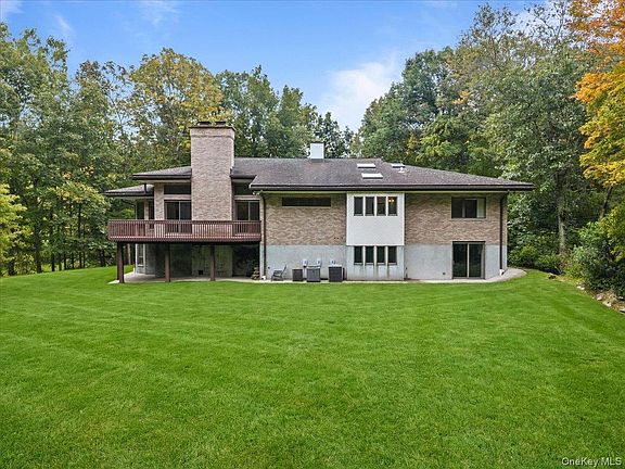 5th image of 21 Tall Pines Ln