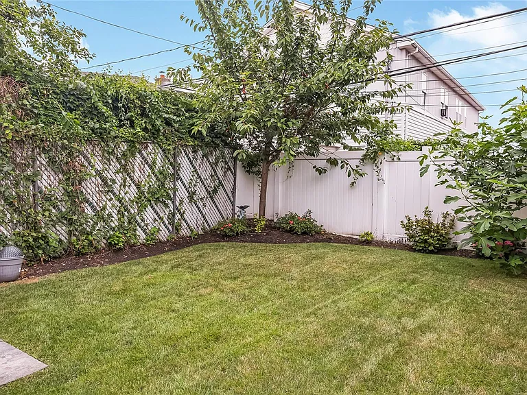 161 W Hudson St — Photo 44