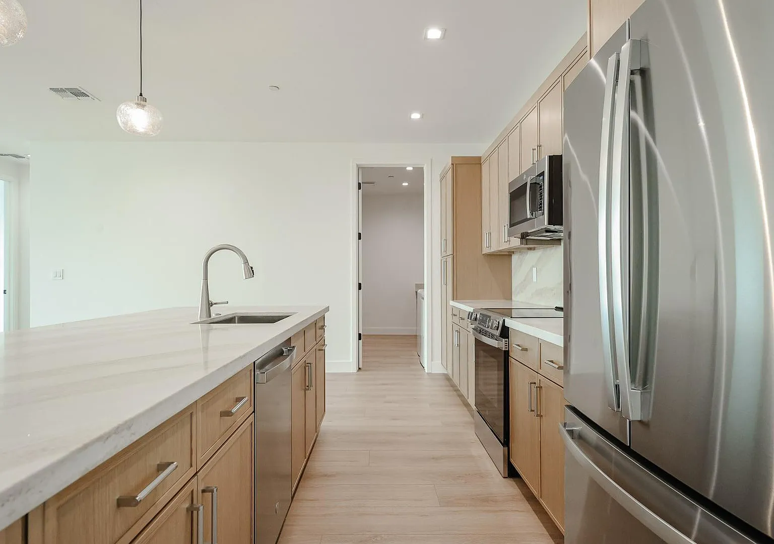 2 bed, 2.0 bath, 1363 sqft, $2,100 — Photo 3