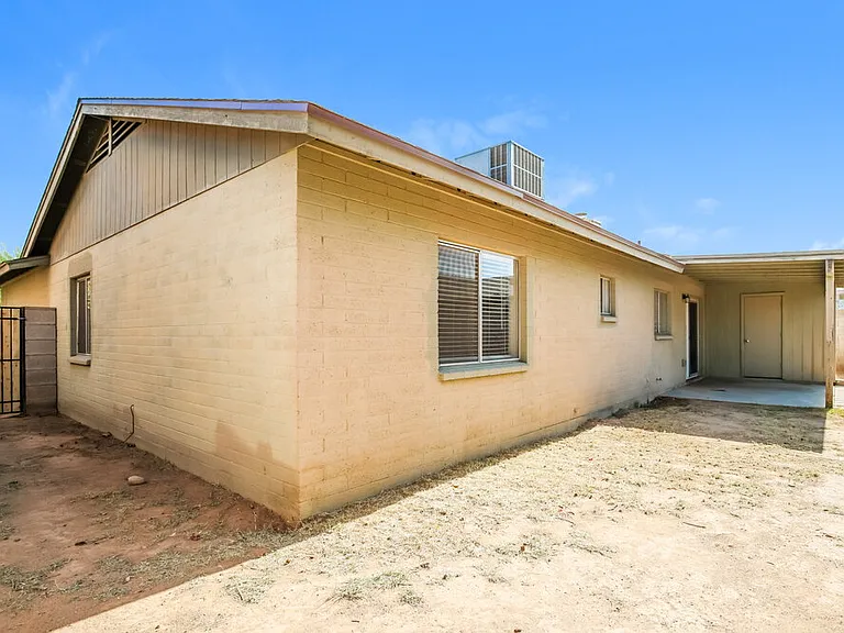 1417 E Irwin Ave — Photo 16