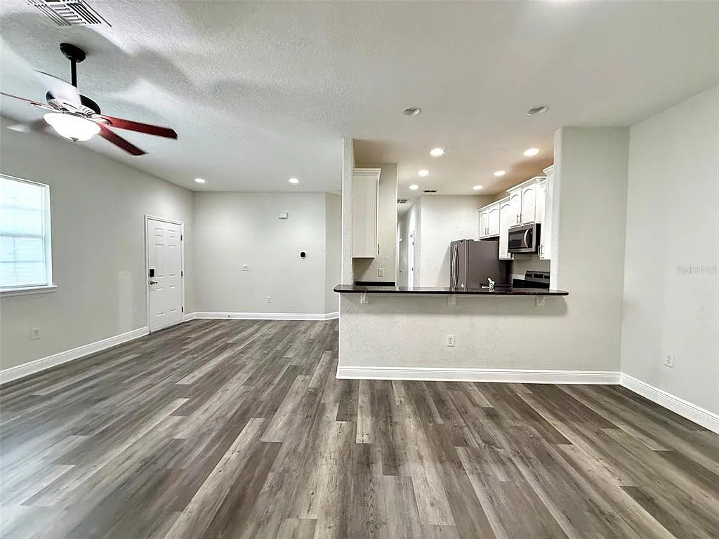 3 bed, 2.0 bath, 1426 sqft, $2,250 — Photo 3