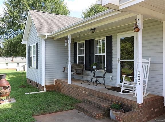 3rd image of 105 Lakeview Dr