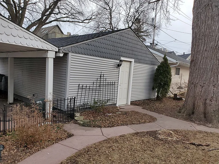 2054 N Cambridge Ave — Photo 40