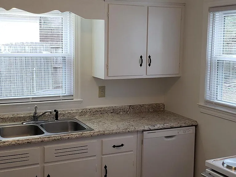 3301 Auburn Ave — Photo 3