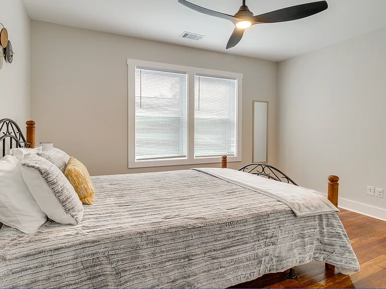 905 E Park Ave #B — Photo 9